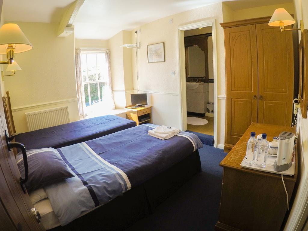 The Red Lion Otel Lowick Green Oda fotoğraf